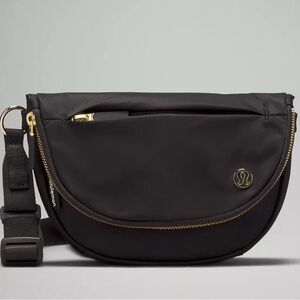 Lululemon black AllNight Festival Bag micro